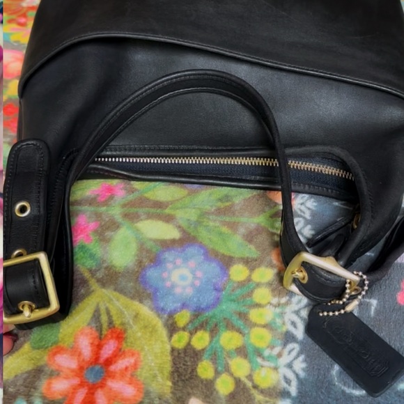 VINTAGE COACH LEGACY HOBO BAG
9058 - Picture 7 of 14